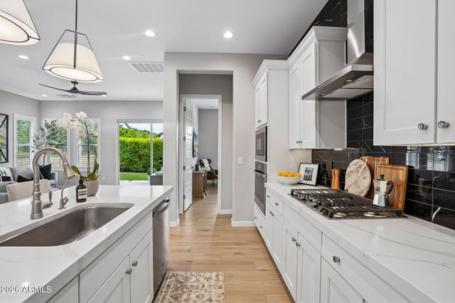 2108 E WARBLER Road, Gilbert, AZ 85297