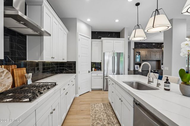2108 E WARBLER Road, Gilbert, AZ 85297