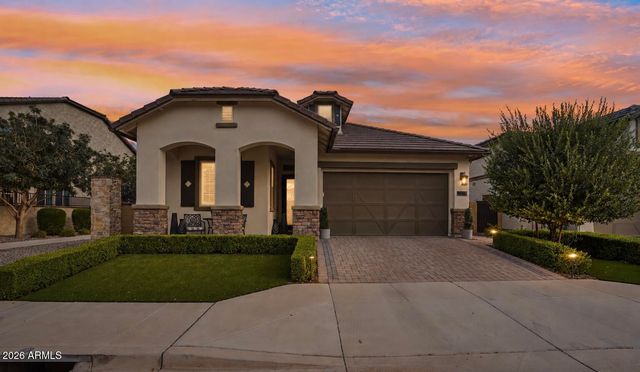 2108 E WARBLER Road, Gilbert, AZ 85297