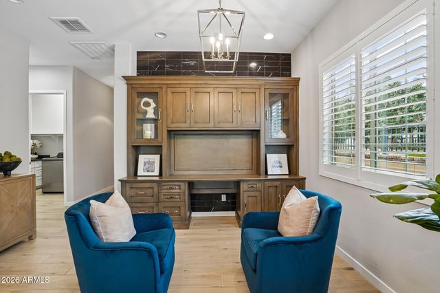 2108 E WARBLER Road, Gilbert, AZ 85297