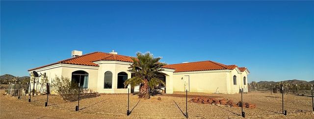 21038 S Cheyenne Road, Yucca, AZ 86438