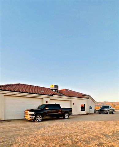 21038 S Cheyenne Road, Yucca, AZ 86438