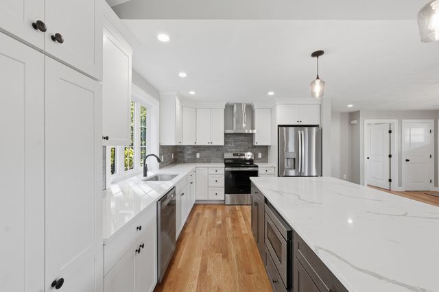 126 Townsend Harbor Rd, Lunenburg, MA 01462