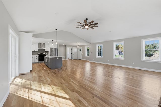 126 Townsend Harbor Rd, Lunenburg, MA 01462
