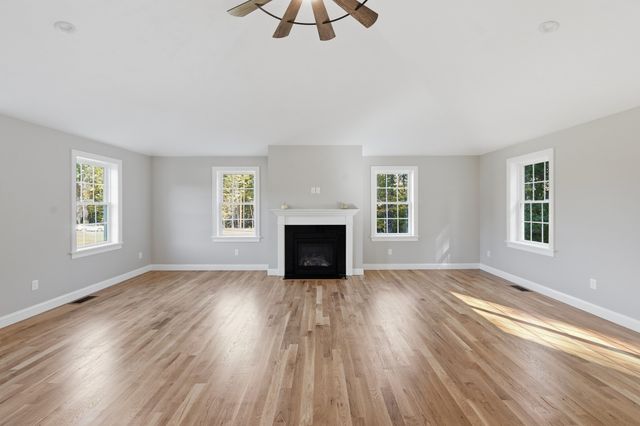 126 Townsend Harbor Rd, Lunenburg, MA 01462