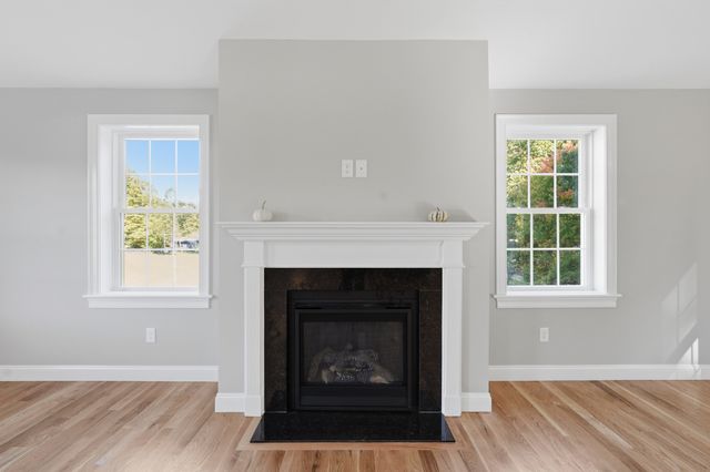 126 Townsend Harbor Rd, Lunenburg, MA 01462
