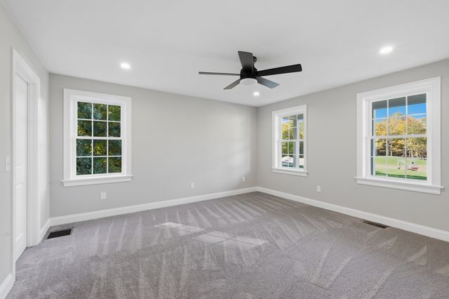 126 Townsend Harbor Rd, Lunenburg, MA 01462