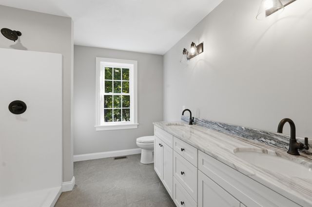 126 Townsend Harbor Rd, Lunenburg, MA 01462