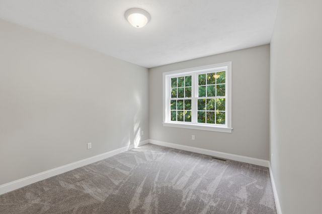 126 Townsend Harbor Rd, Lunenburg, MA 01462