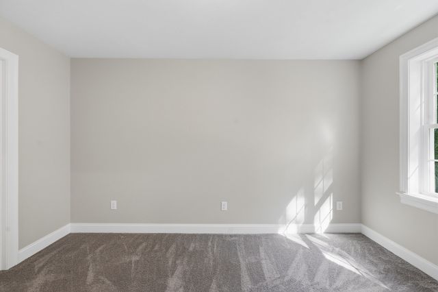 126 Townsend Harbor Rd, Lunenburg, MA 01462