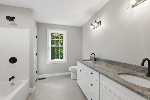 126 Townsend Harbor Rd, Lunenburg, MA 01462