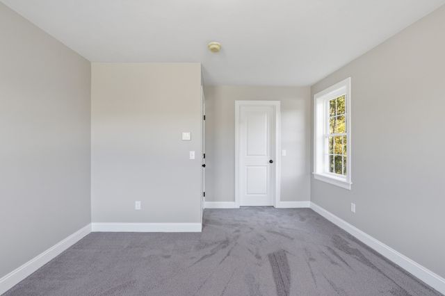 126 Townsend Harbor Rd, Lunenburg, MA 01462