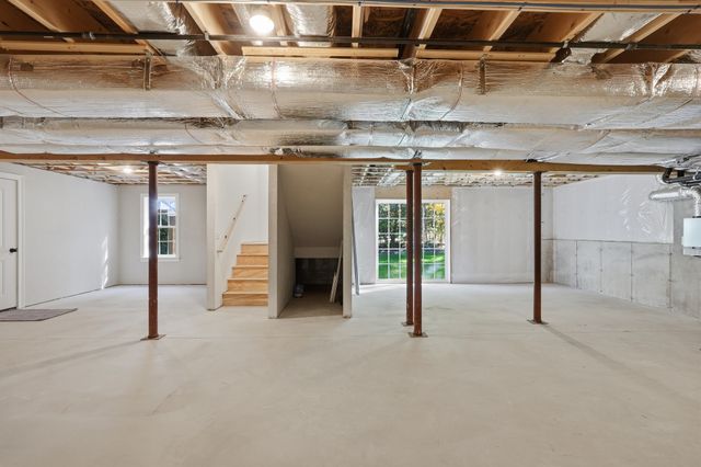 126 Townsend Harbor Rd, Lunenburg, MA 01462