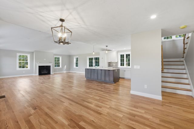 126 Townsend Harbor Rd, Lunenburg, MA 01462