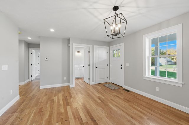 126 Townsend Harbor Rd, Lunenburg, MA 01462