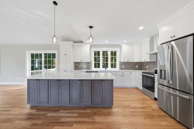 126 Townsend Harbor Rd, Lunenburg, MA 01462