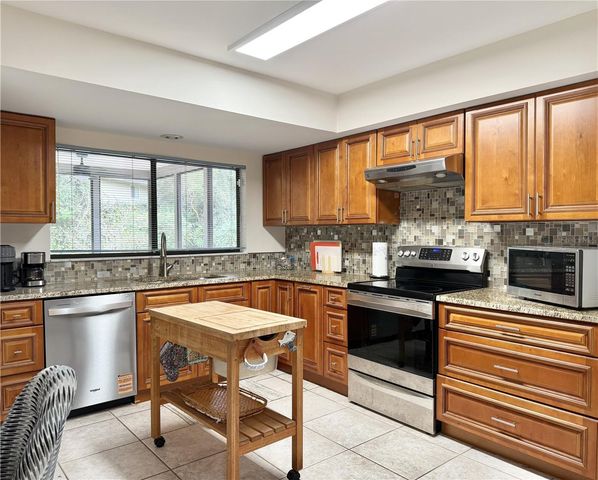 6101 SOARING AVENUE, Temple Terrace, FL 33617