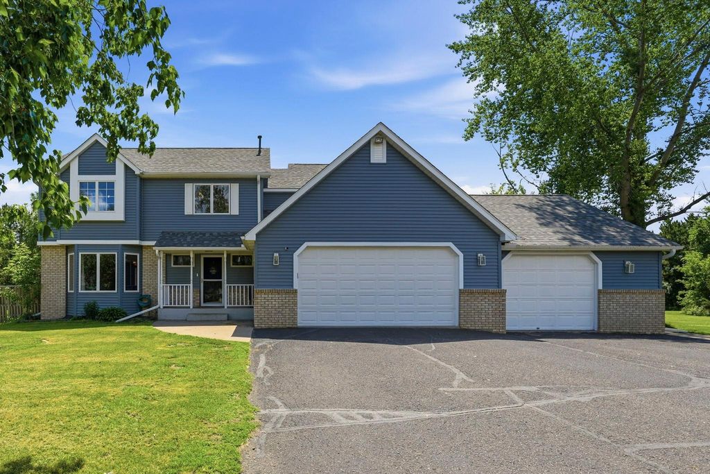 591 Spurline Circle, Hudson, WI 54016