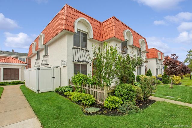 17 Alhambra Drive 17, Oceanside, NY 11572