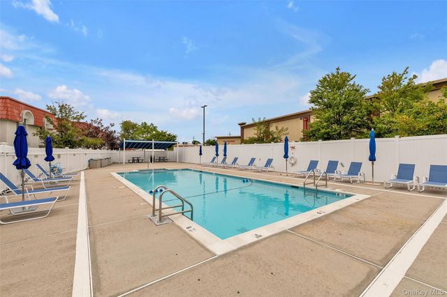 17 Alhambra Drive 17, Oceanside, NY 11572
