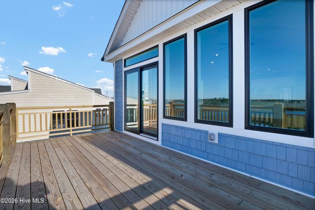705 S Topsail Drive B, Surf City, NC 28445