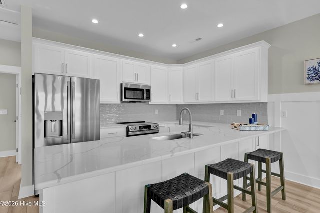 705 S Topsail Drive B, Surf City, NC 28445