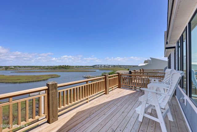 705 S Topsail Drive B, Surf City, NC 28445