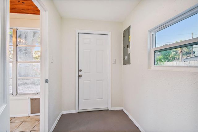 3218 38TH STREET N, St Petersburg, FL 33713