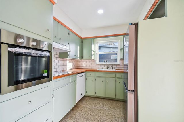 3218 38TH STREET N, St Petersburg, FL 33713