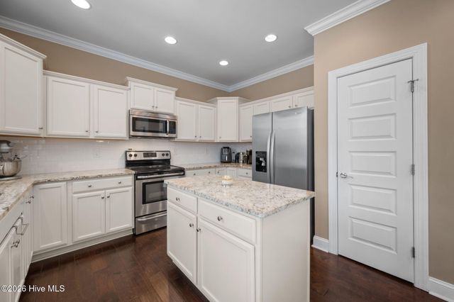 125 Chadwick Court, Sneads Ferry, NC 28460