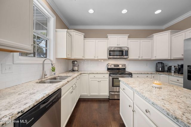 125 Chadwick Court, Sneads Ferry, NC 28460