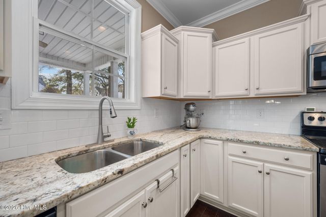 125 Chadwick Court, Sneads Ferry, NC 28460