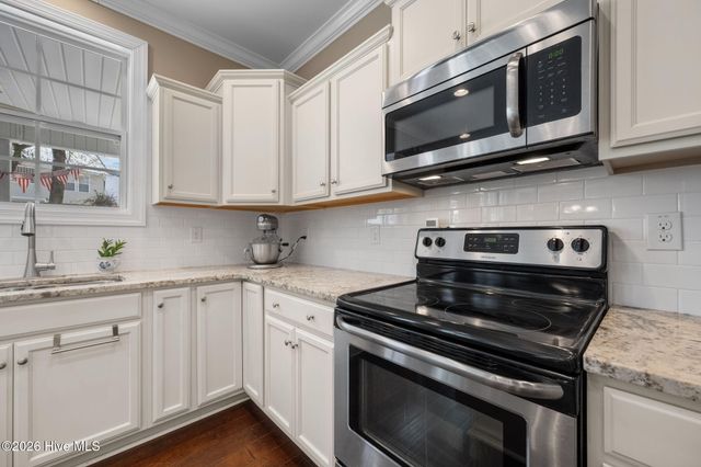 125 Chadwick Court, Sneads Ferry, NC 28460