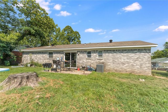 2326 W Alpine Circle, Siloam Springs, AR 72761