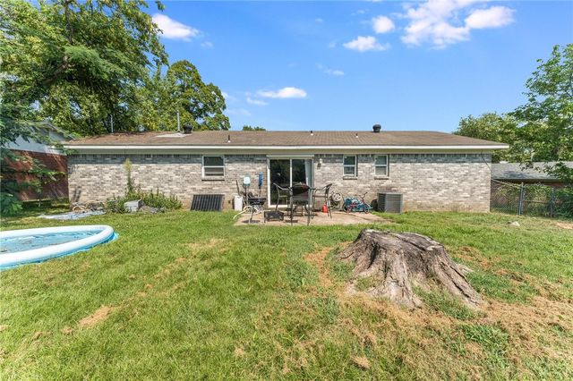 2326 W Alpine Circle, Siloam Springs, AR 72761