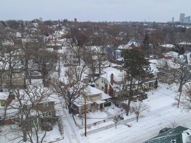 2450 W 24th Street, Minneapolis, MN 55405