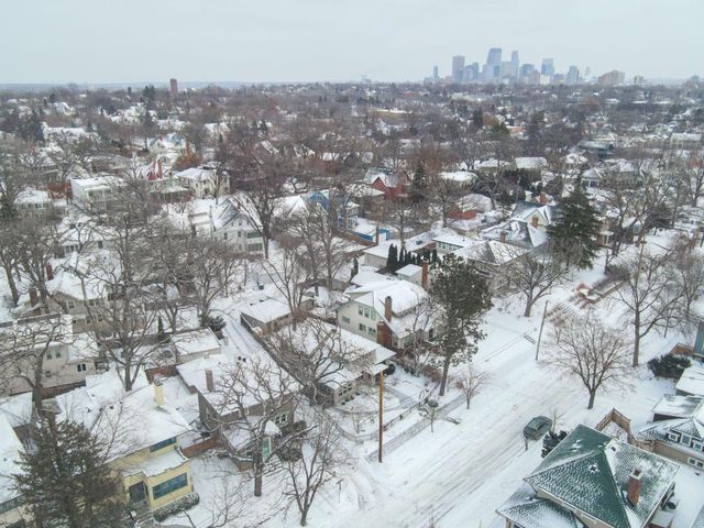 2450 W 24th Street, Minneapolis, MN 55405