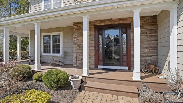 5 Clemens Court, East Setauket, NY 11733