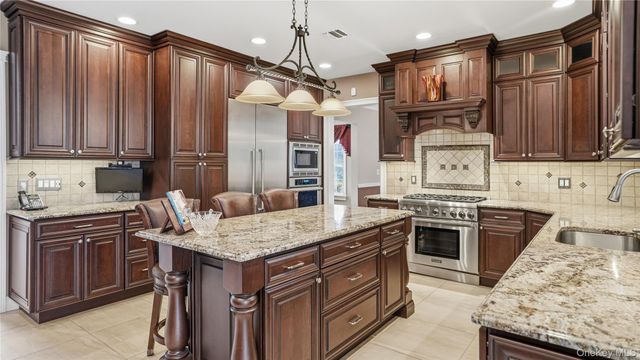 5 Clemens Court, East Setauket, NY 11733