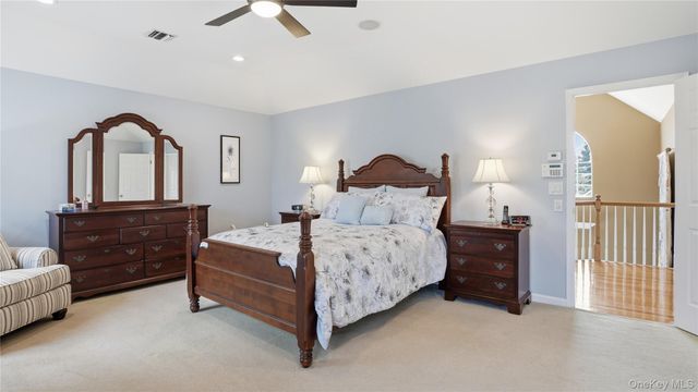 5 Clemens Court, East Setauket, NY 11733