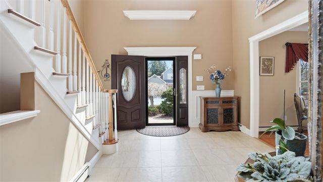 5 Clemens Court, East Setauket, NY 11733