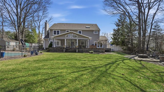 5 Clemens Court, East Setauket, NY 11733