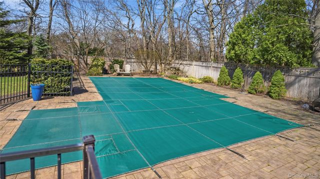 5 Clemens Court, East Setauket, NY 11733