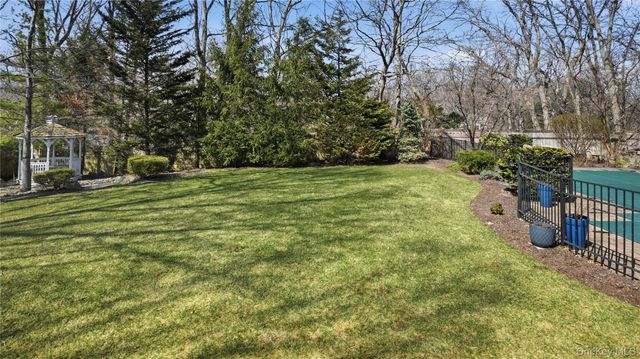 5 Clemens Court, East Setauket, NY 11733