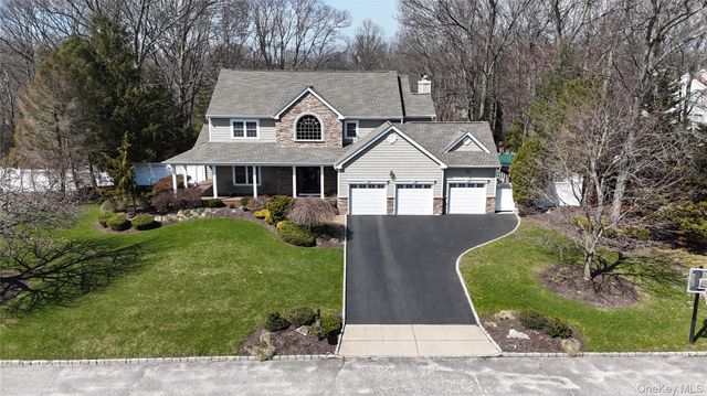 5 Clemens Court, East Setauket, NY 11733