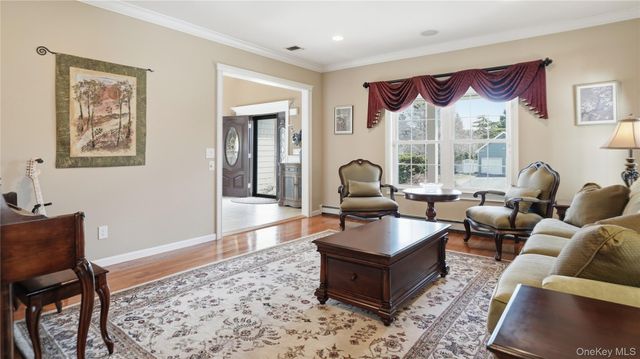 5 Clemens Court, East Setauket, NY 11733