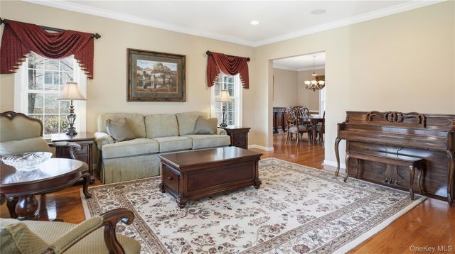 5 Clemens Court, East Setauket, NY 11733