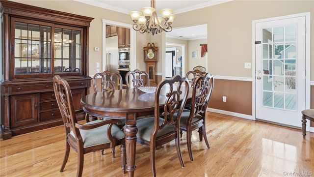 5 Clemens Court, East Setauket, NY 11733