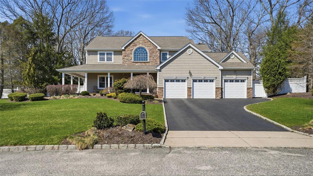 5 Clemens Court, East Setauket, NY 11733