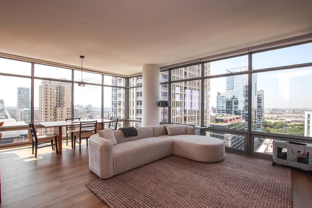 100 E 14TH Street 1706, Chicago, IL 60605